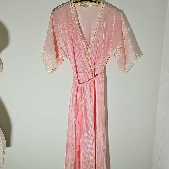 Elegant Pink Lace Trim Robe & Nightgown Regencycore Small. 100% Nylon. Vintage - Picture 1 of 5